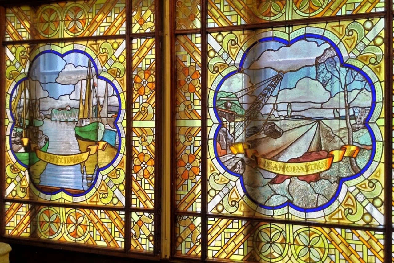 Какая достопримечательность томска известна своими уникальными витражами. Какая достопримечательность томска известна своими уникальными витражами. Какая достопримечательность томска известна своими уникальными витражами. Витражи гауди. Витраж в архитектуре.