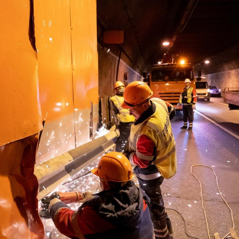 ночная новогодняя москва. в москве теплее нового года. новогоднее катание. новогодний город. ростокинский акведук в москве зимой.